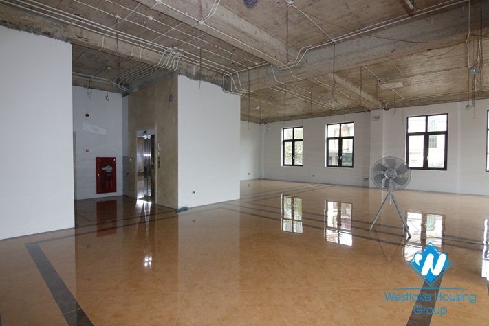 Spacious showroom/office for rent on Co Linh street, Long Bien, Hanoi